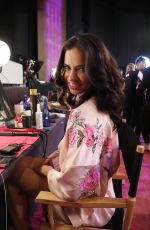 ADRIANA LIMA on the Backstage at 2017 VS Fashion Show in Shanghai 11/20/2017