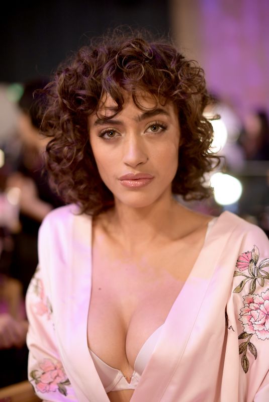 ALANNA ARRINGTON on the Backstage at 2017 VS Fashion Show in Shanghai 11/20/2017