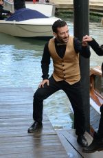 ANNA FARIS and Michael Barrett at Arrives in Venice 11/14/2017