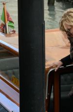 ANNA FARIS and Michael Barrett at Arrives in Venice 11/14/2017