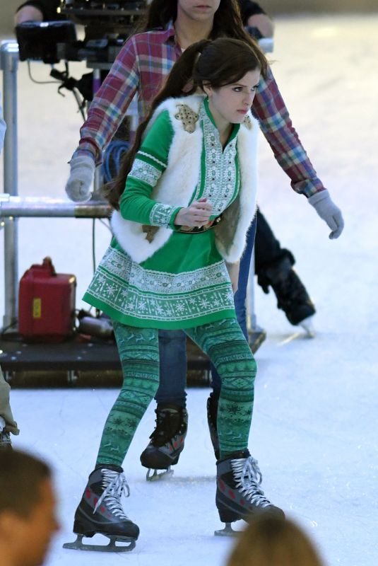 ANNA KENDRICK on the Set of Noelle in Vancouver 11/23/2017