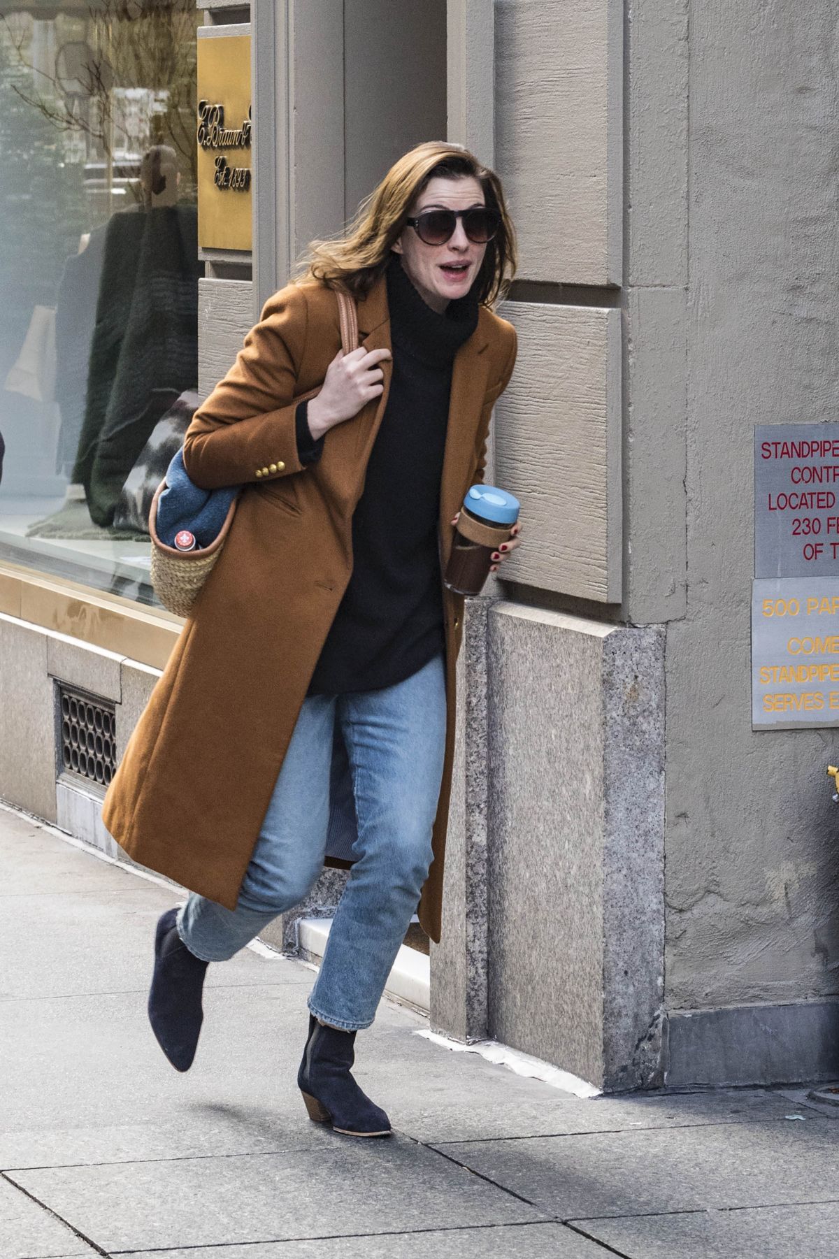ANNE HATHAWAY Out and About in New York 11/21/2017 – HawtCelebs