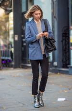 ARIZONA MUSE Out for Lunch in Notting Hill 11/23/2017