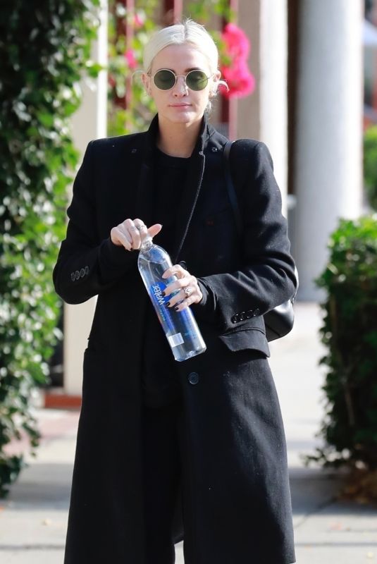 ASHLEE SIMPSON Heading to Gym in Studio City 11/27/2017