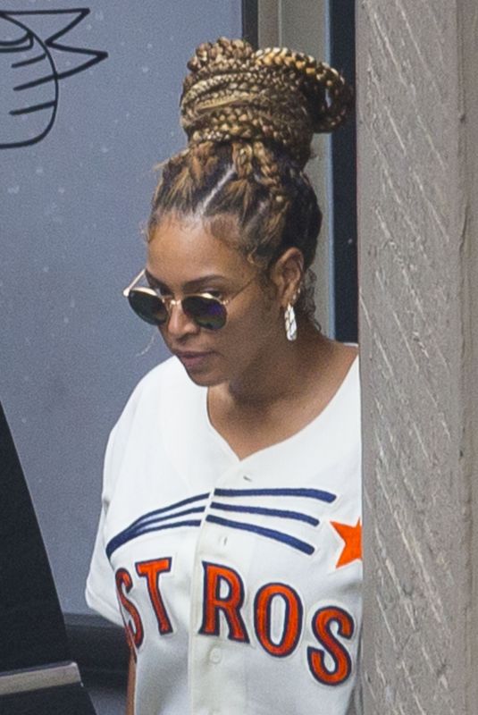 BEYONCE Leaves Dooky Chase Restaurant in New Orleans 11/08/2017