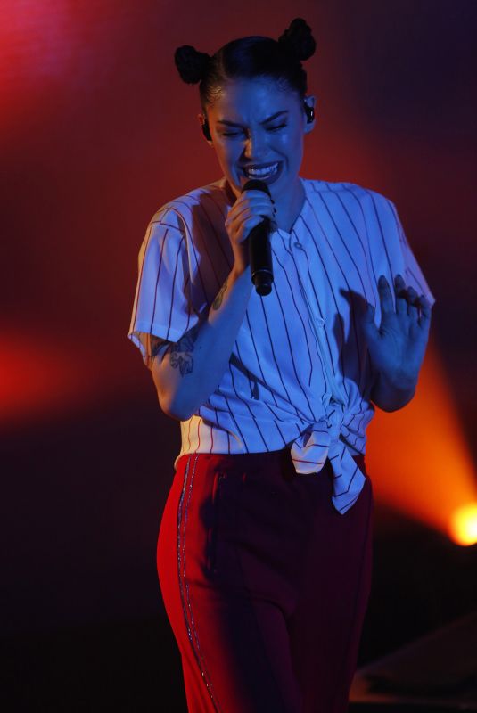 BISHOP BRIGGS at Jimmy Kimmel Live 11/15/2017