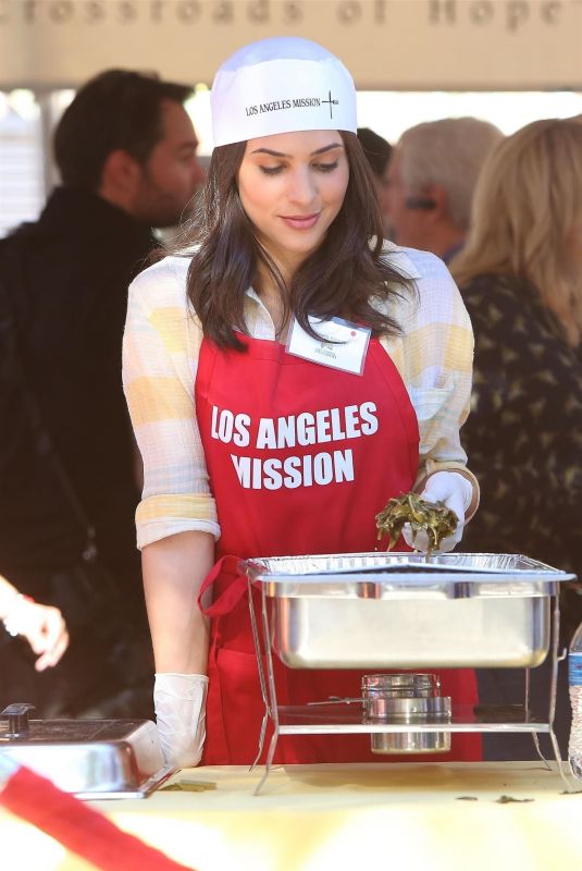 CAMILLA BANUS at Los Angeles Mission Thanksgiving Meal for the Homeless in Los Angeles 11/22/2017