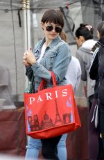 CAMILLA BELLE Shopping at Farmer