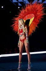 CANDICE SWANEPOEL at 2017 Victoria