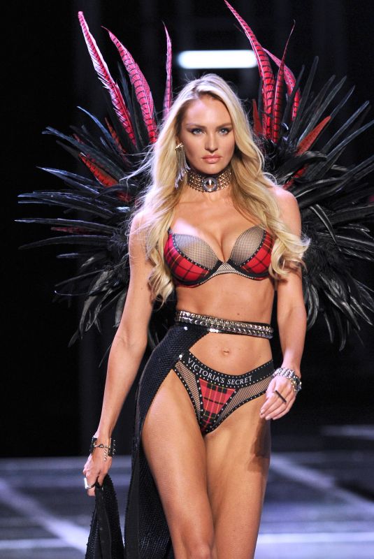 CANDICE SWANEPOEL at 2017 Victoria