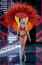 CANDICE SWANEPOEL at 2017 Victoria