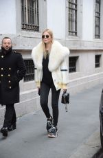 CHIARA FERRAGNI Out Shopping in Milan 11/13/2017
