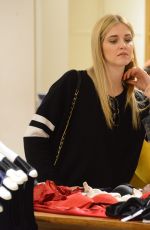 CHIARA FERRAGNI Out Shopping in Milan 11/13/2017