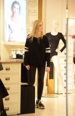CHIARA FERRAGNI Out Shopping in Milan 11/13/2017