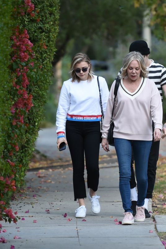 CHLOE MORETZ Out with Her Mom and Brooklyn Beckham in Los Angeles 11/18/2017
