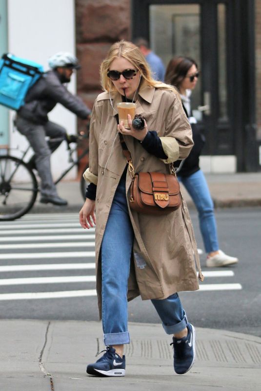 DAKOTA FANNING Out in New York 11/06/2017