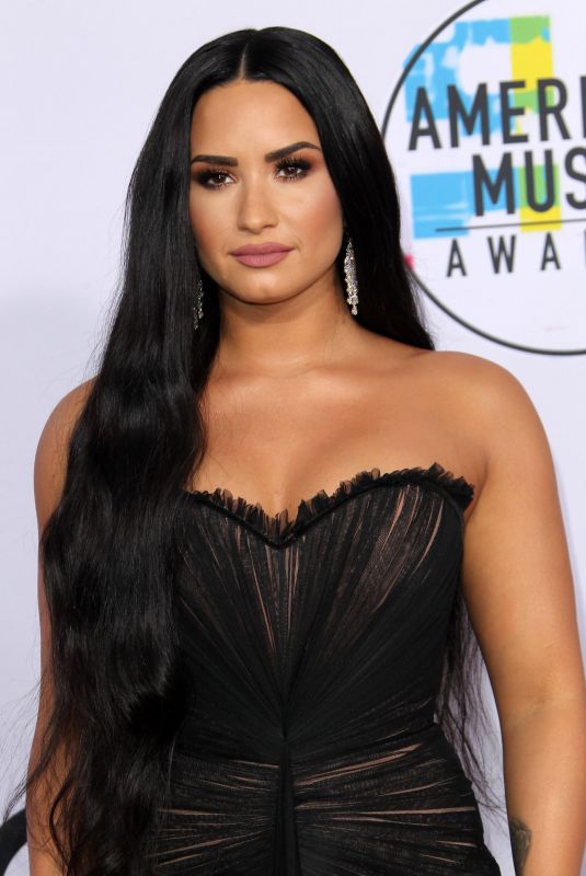 DEMI LOVATO at American Music Awards 2017 at Microsoft Theater in Los Angeles 11/19/2017