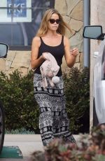 DENISE RICHARDS Shopping at Vintage Grocers in Malibu 11/01/2017