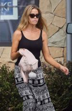 DENISE RICHARDS Shopping at Vintage Grocers in Malibu 11/01/2017