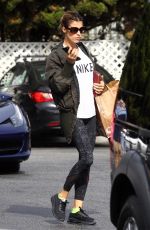 ELISABETTA CANALIS Shopping at Bristol Farms in Beverly Hills 11/16/2017