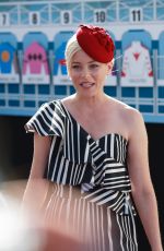 ELIZABETH BANKS 2017 Breeders