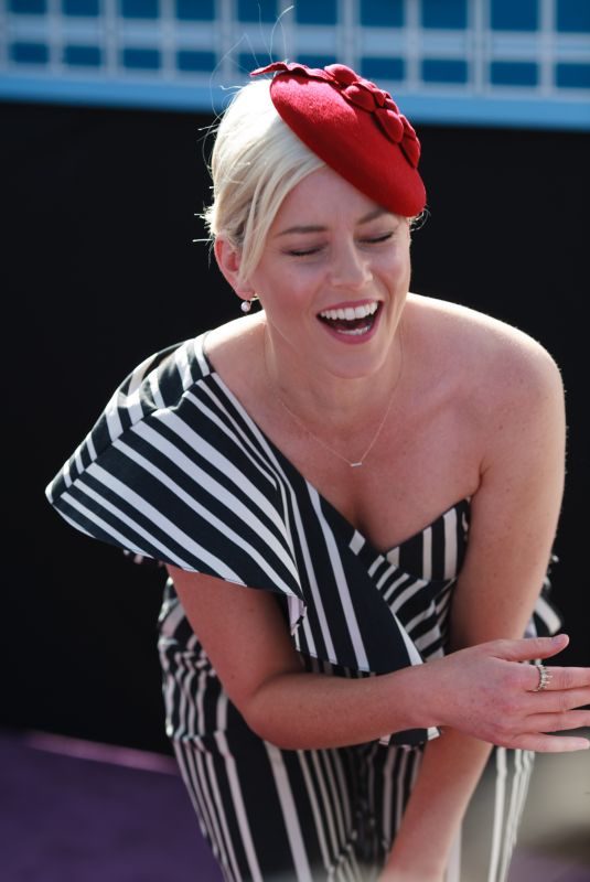 ELIZABETH BANKS 2017 Breeders’ Cup World Championship at Del Mar Thoroughbred Club 11/04/2017