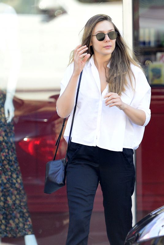 ELIZABETH OLSEN Leaves Waxing Salon in Los Angeles 11/12/2017