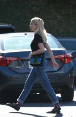 EMMA ROBERTS Out to Lunch in Los Angeles 11/09/2017