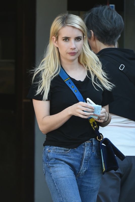 EMMA ROBERTS Out to Lunch in Los Angeles 11/09/2017