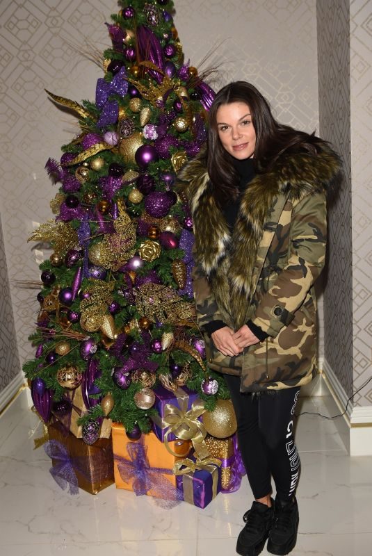 FAYE BROOKES Lights Evelyn House of Hair and Beauty Salons Christmas Lights in Manchester 11/03/2017