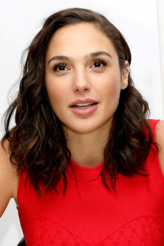 GAL GADOT at Justice League Press Conference in London 11/03/2017