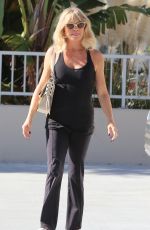 GOLDIE HAWN Out and About in Santa Monica 11/08/2017