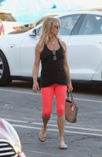 GOLDIE HAWN Out Shopping in Brentwood 11/22/2017