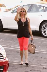 GOLDIE HAWN Out Shopping in Brentwood 11/22/2017