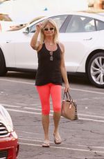 GOLDIE HAWN Out Shopping in Brentwood 11/22/2017