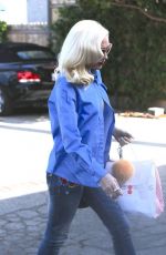 GWEN STEFANI Arrives at a Meeting in Los Angeles 11/17/2017