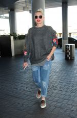 GWEN STEFANI at Los Angeles International Airport 11/28/2017