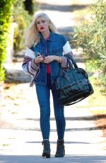 GWEN STEFANI Heading to a Dance Studio in West Hollywood 11/04/2017