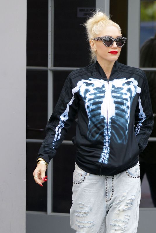 GWEN STEFANI Leaves a Studio in Los Angeles 10/31/2017