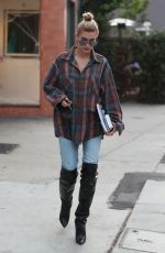 HAILEY BALDWIN heading to Lunch at Zinque Cafe in West Hollywood 11/01/2017