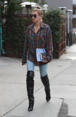 HAILEY BALDWIN heading to Lunch at Zinque Cafe in West Hollywood 11/01/2017