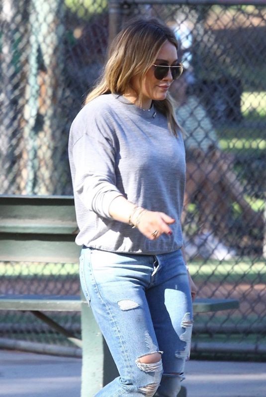 HILARY DUFF Grabbing a Gatorade in Studio City 11/18/2017