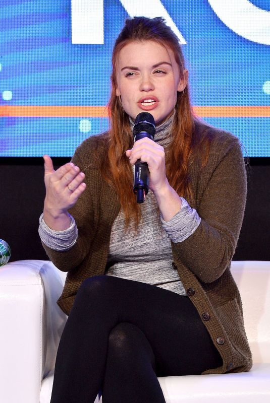 HOLLAND RODEN at 2017 Warsaw Comic-con 11/25/2017