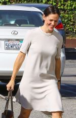 JENNIFER GARNER Heading to a Church in Brentwood 11/05/2017