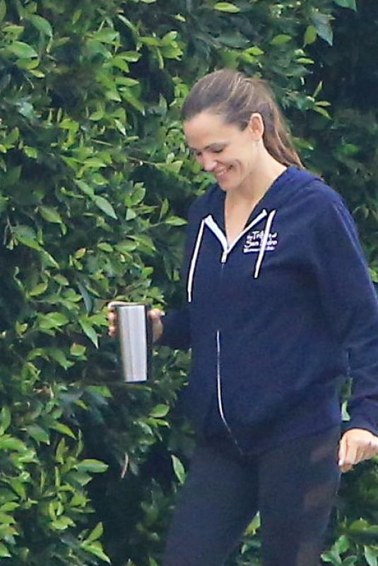 JENNIFER GARNER Out and About in Brentwood 11/27/2017