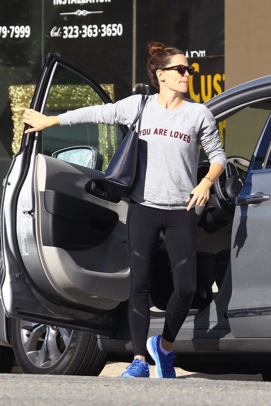 JENNIFER GARNER Out in Santa Monica 11/19/2017