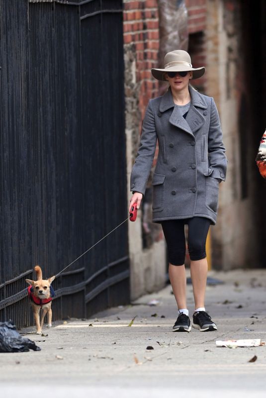 JENNIFER LAWRENCE Walks Her Dog Out in New York 11/22/2017