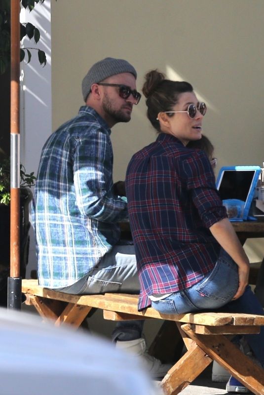 JESSICA BIEL and Justin Timberlake Out for Lunch in Los Angeles 11/11/2017