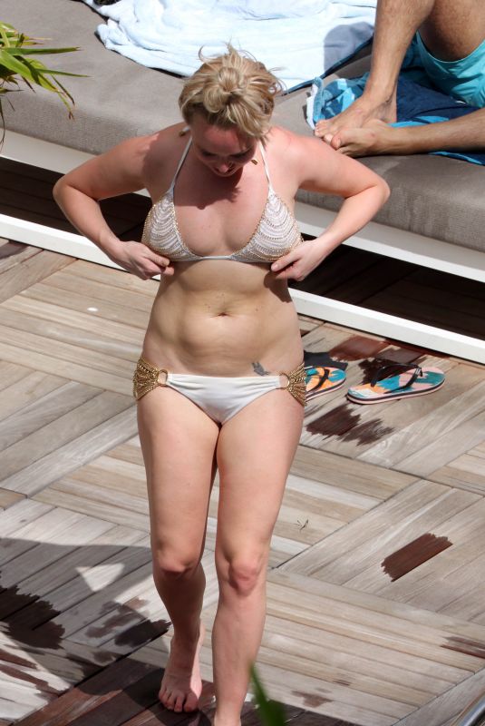 JORGIE PORTER in Bikini on Vacation in Hawaii 11/07/2017