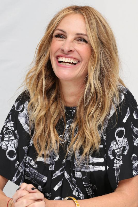 JULIA ROBERTS at Wonder Press Conference at Langham Hotel 11/05/2017